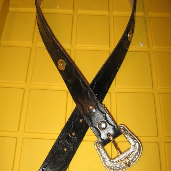 Black Leather Tooled Belt 1.5" x 46" 12 ga Conchos & Ornate Silver Buckle - Picture 1 of 5